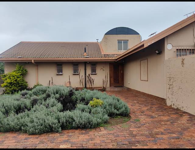 4 BEDROOM HOUSE TO LET IN VAALPARK